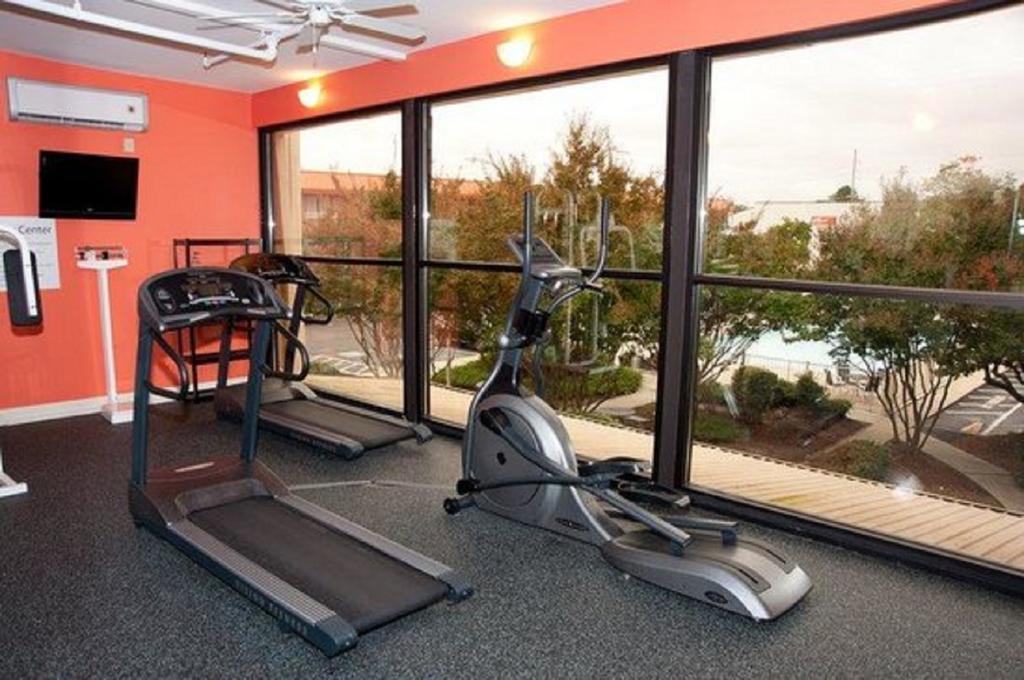 Baymont By Wyndham Fayetteville Fort Bragg Area Exterior foto