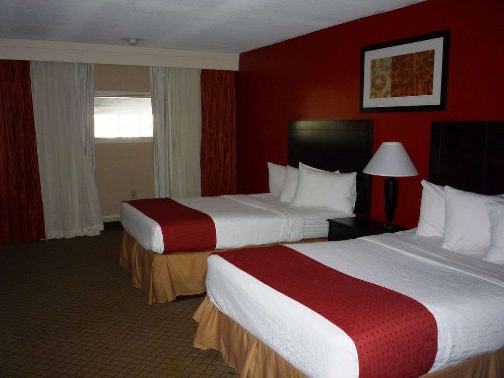 Baymont By Wyndham Fayetteville Fort Bragg Area Exterior foto