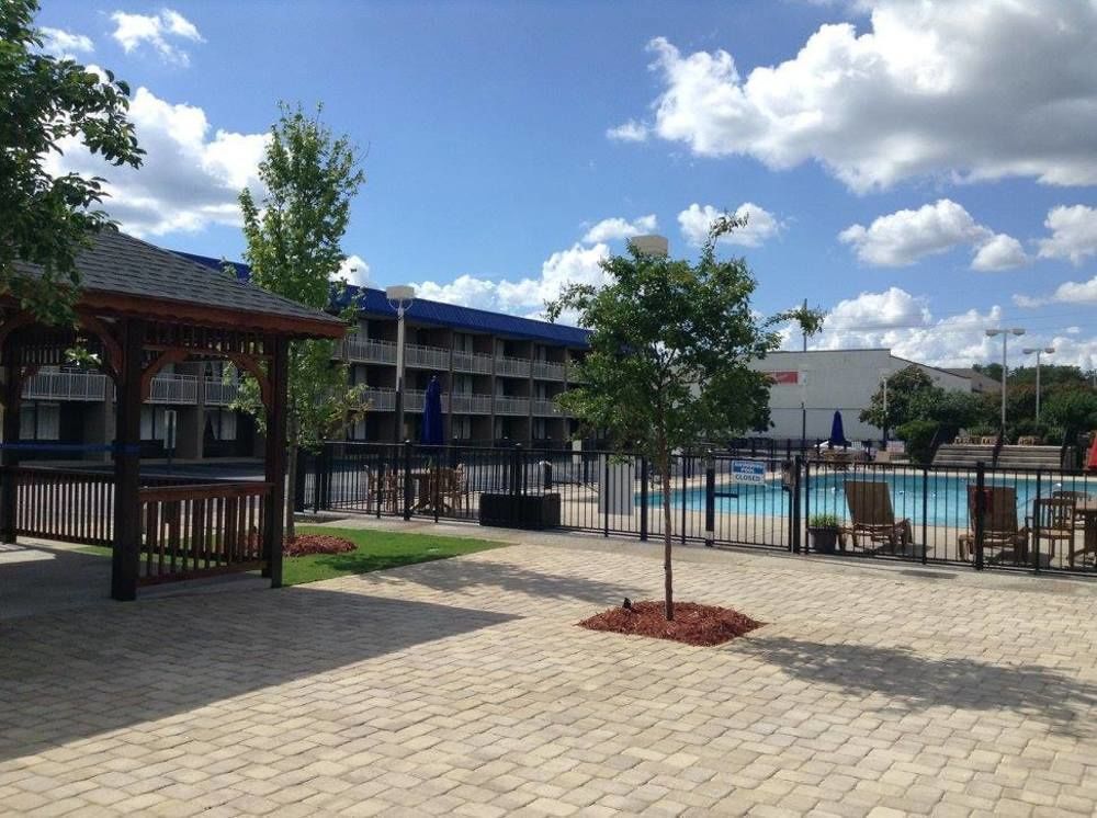 Baymont By Wyndham Fayetteville Fort Bragg Area Exterior foto