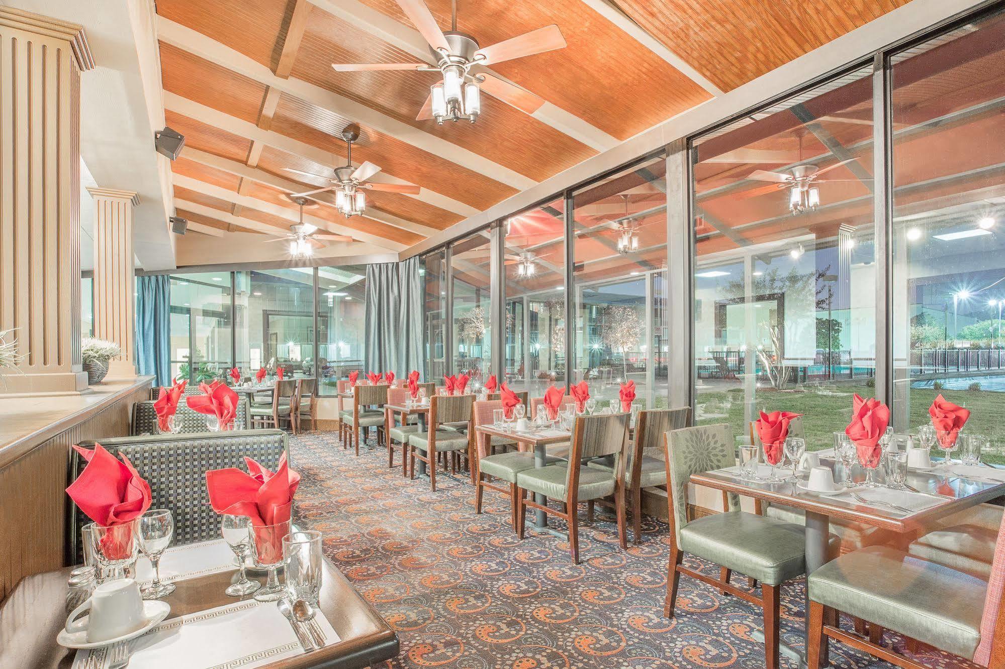 Baymont By Wyndham Fayetteville Fort Bragg Area Exterior foto