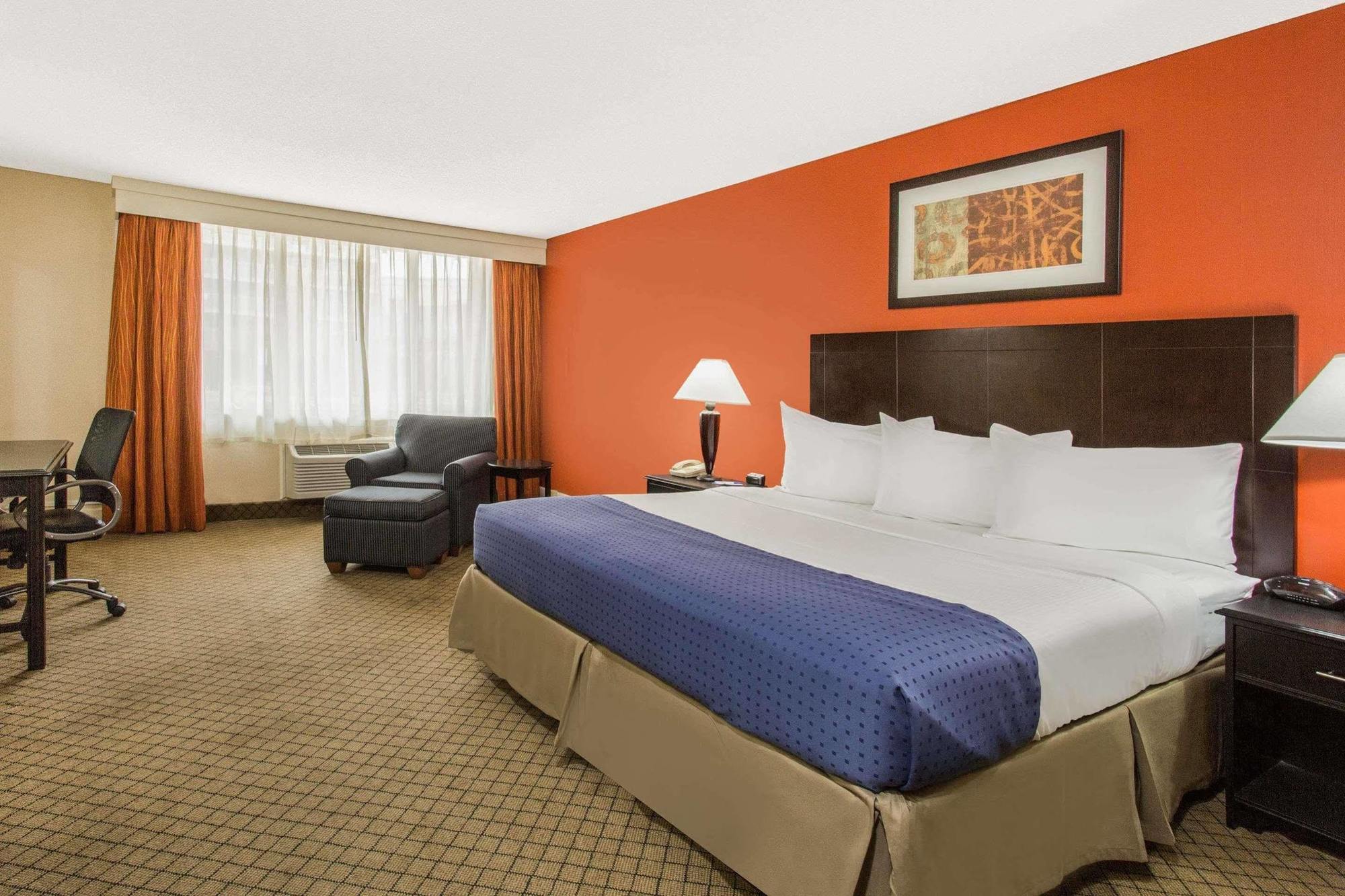 Baymont By Wyndham Fayetteville Fort Bragg Area Exterior foto