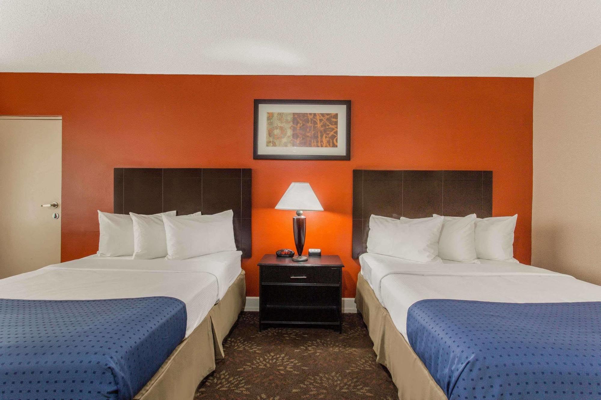 Baymont By Wyndham Fayetteville Fort Bragg Area Exterior foto