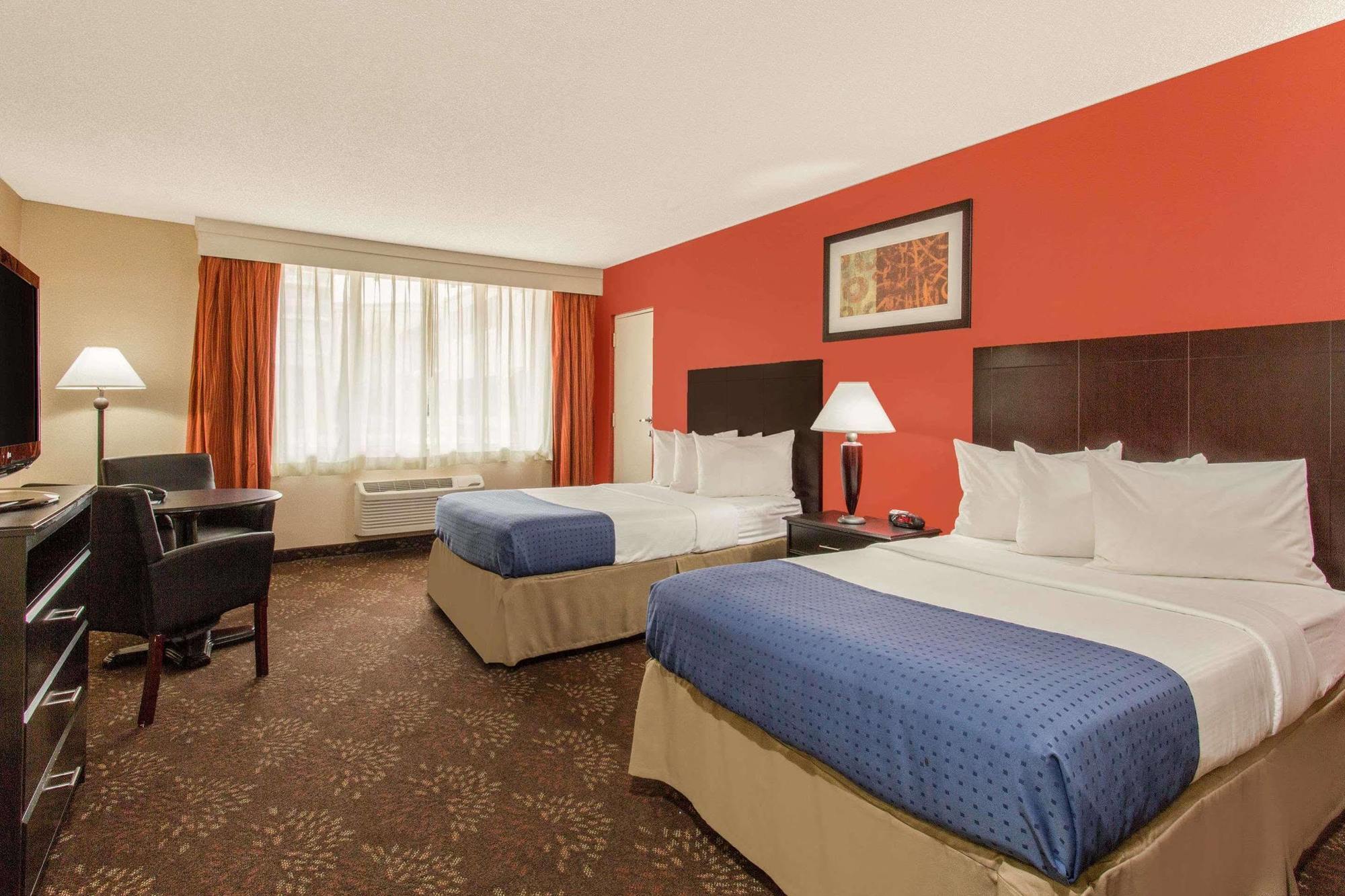 Baymont By Wyndham Fayetteville Fort Bragg Area Exterior foto